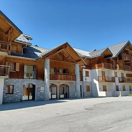 Spacieux A 300m Des Pistes Et Commerces Avec Balcon, Parking - Fr-1-618-21